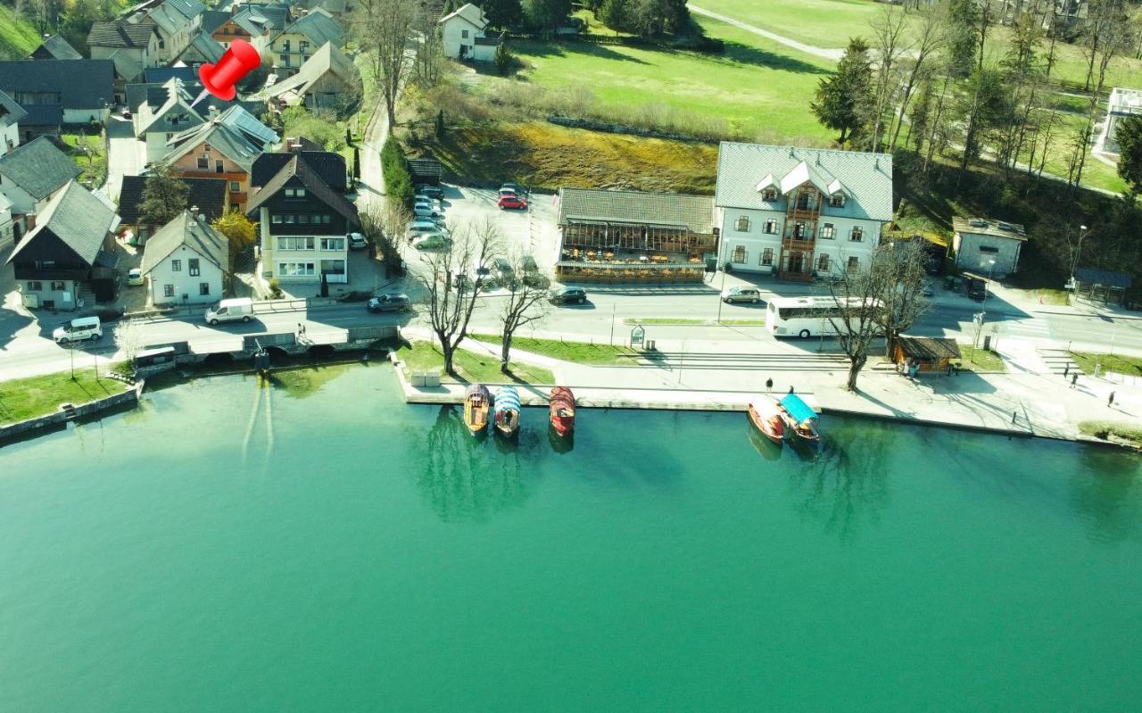 Lakeside Apartment *