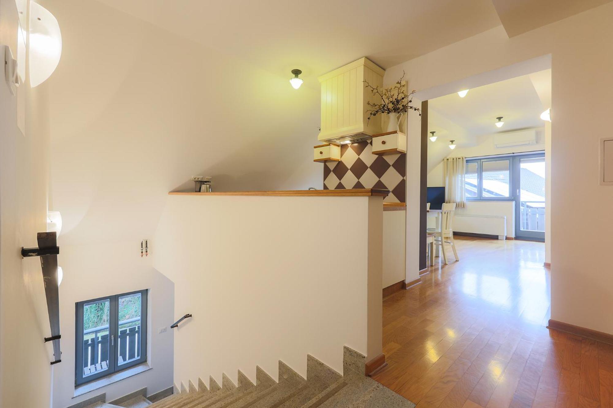 Lakeside Apartment *