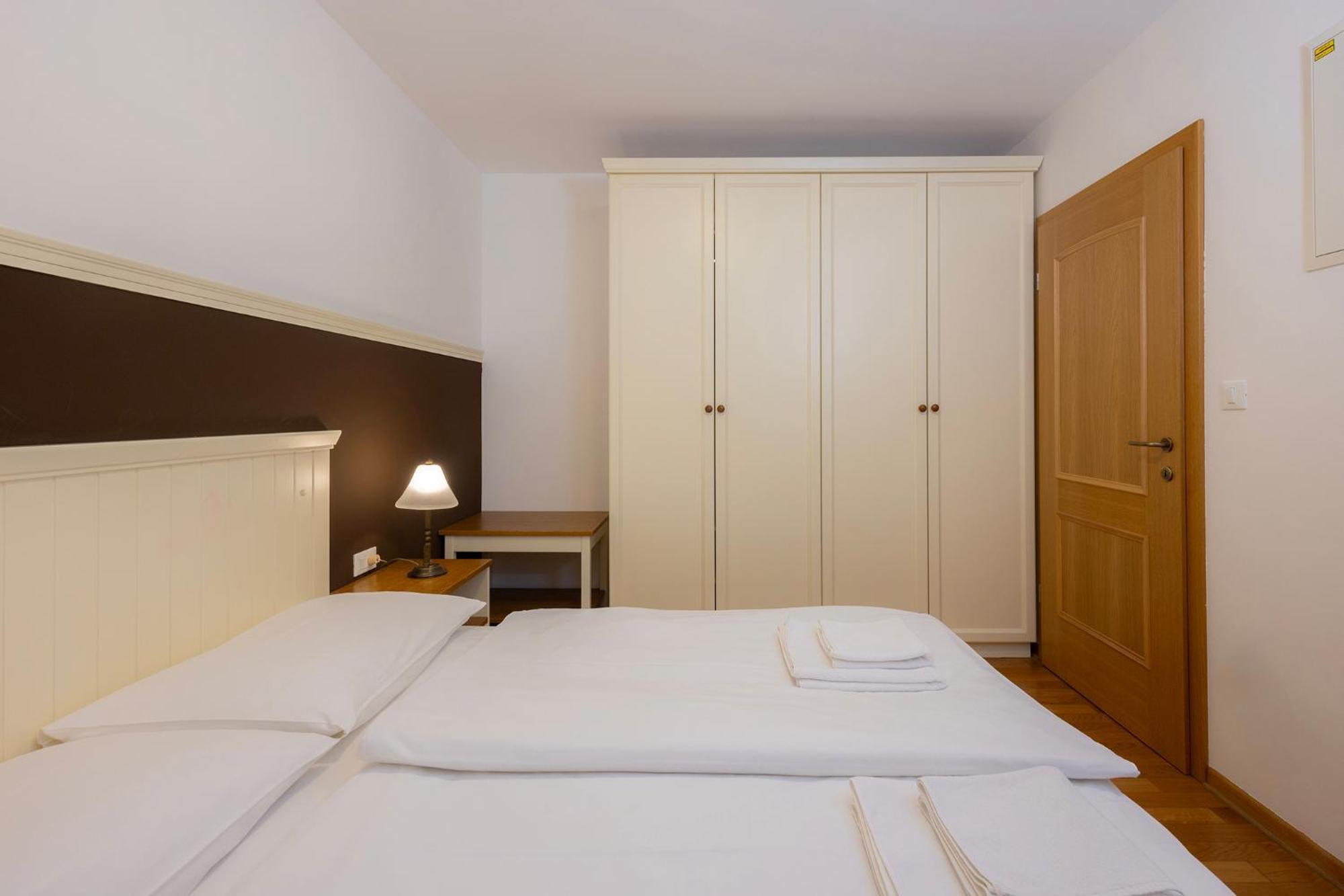 Apartma Lakeside *