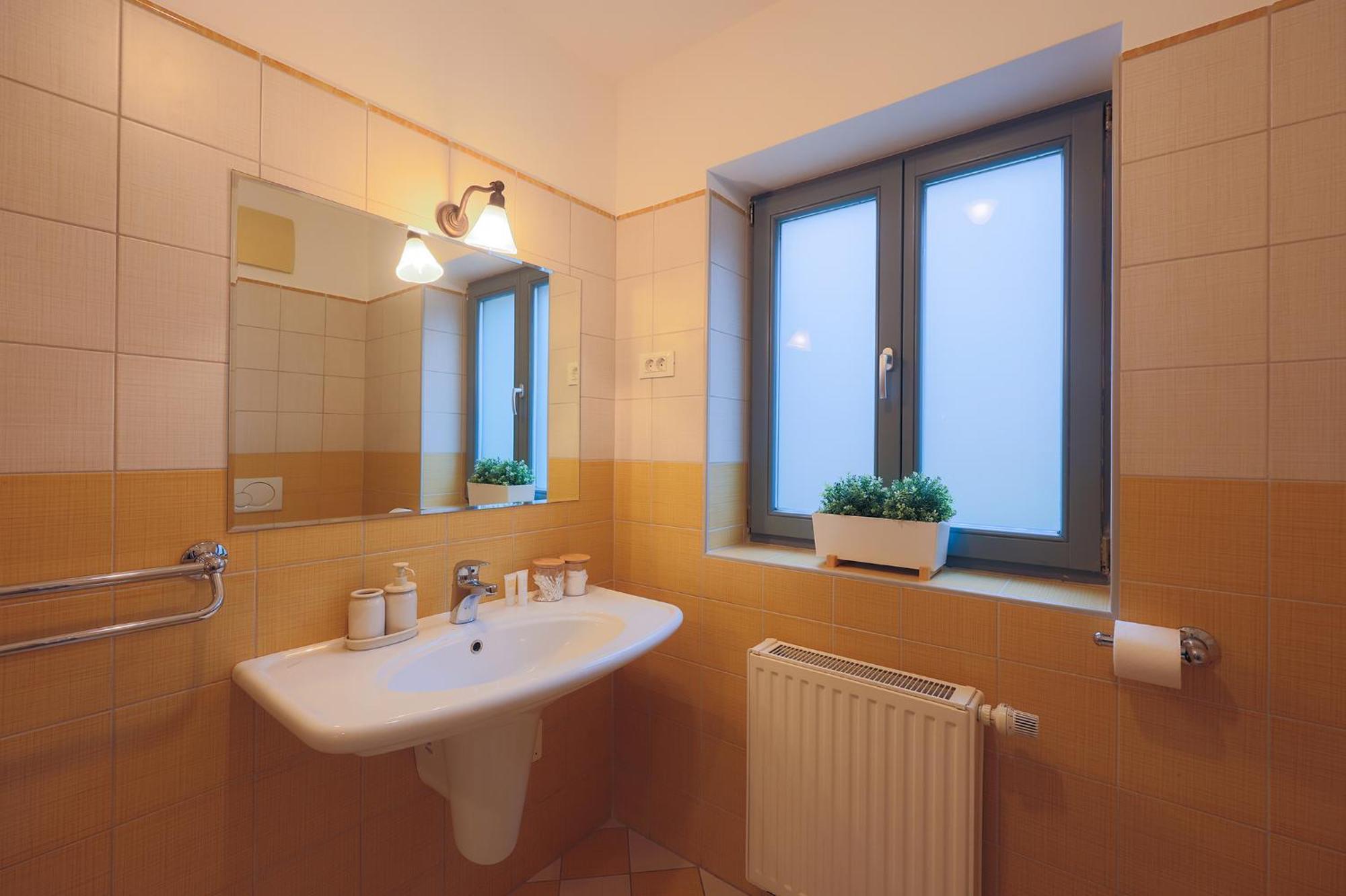 Lakeside Apartma