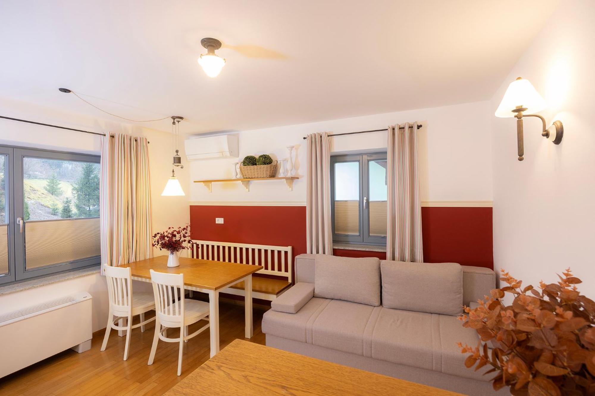 Apartma Lakeside *