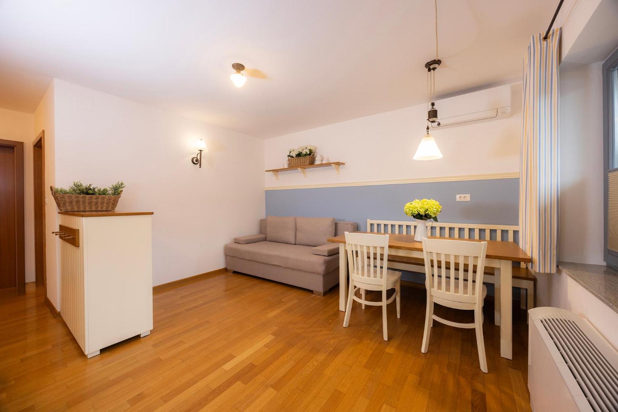 Lakeside Apartma